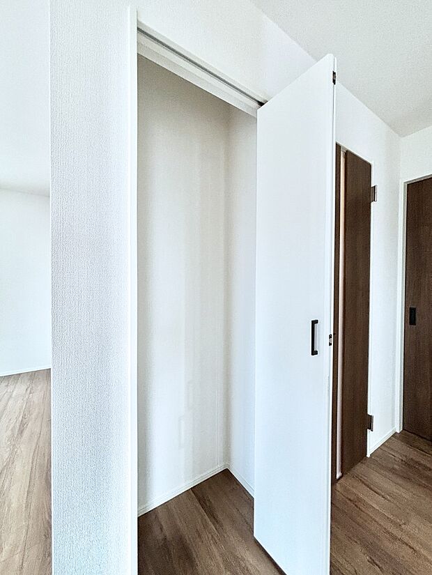 リビング収納。散らかりがちなリビングもスッキリと保てますね。