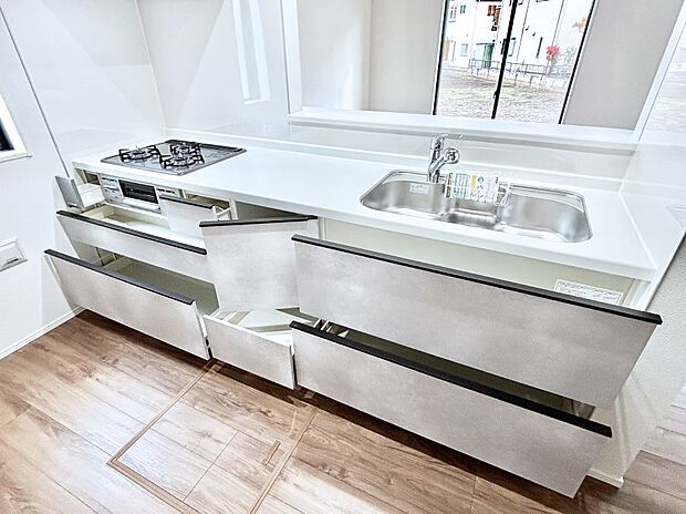 使いやすさを優先したスライド式収納タイプ!