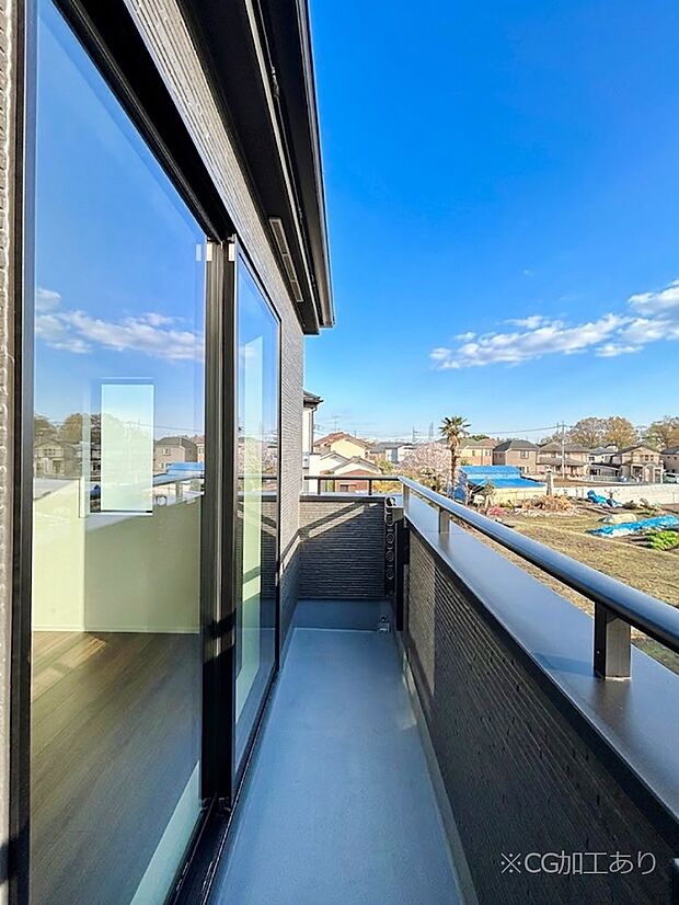 暖かな陽光が降り注ぐバルコニーはお洗濯におすすめ。爽やかな風も心地よいです。