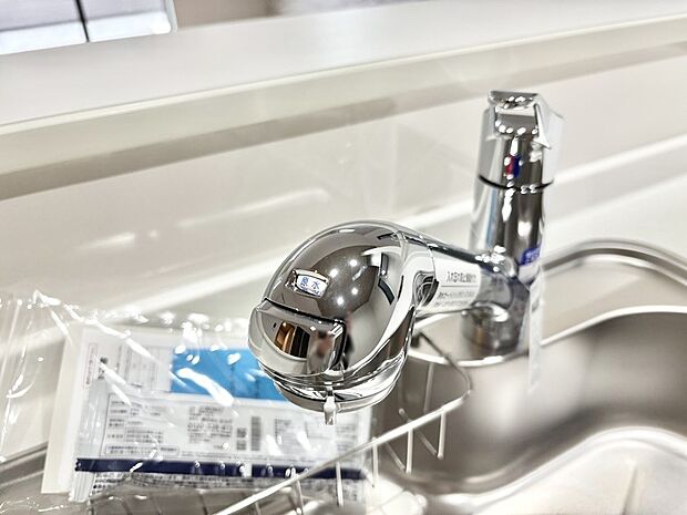 いつでも清潔なおいしいお水を。一つの水栓で水道水と浄水を使い分け。