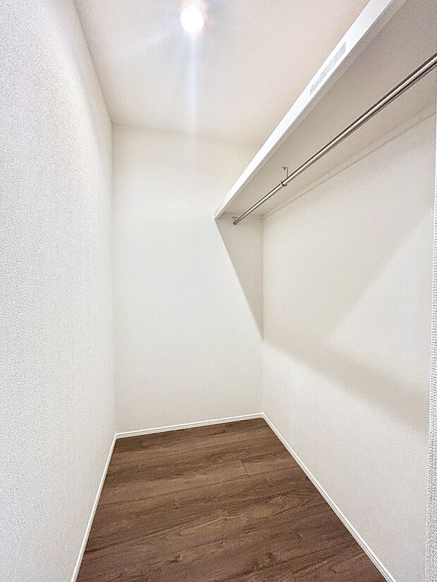 1階のウォークインクローゼットはファミリークローゼットとしても利用できます