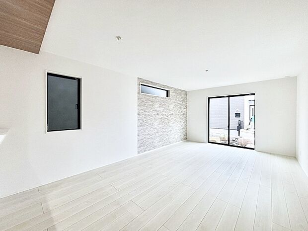 日当たりの良いリビング。お気に入りのグリーンを飾れば更に心地よさがアップ!