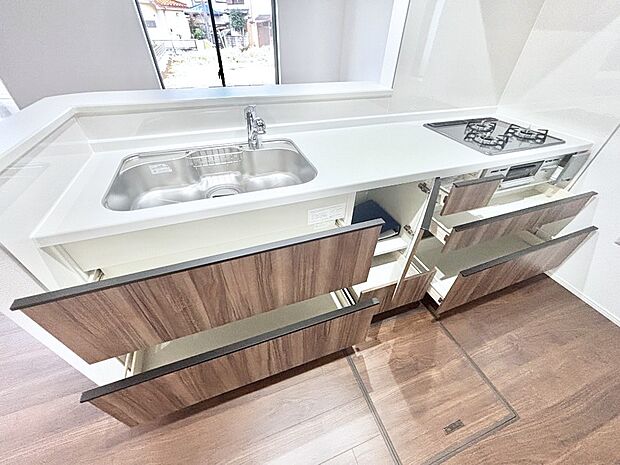 使いやすさを優先したスライド式収納タイプ!