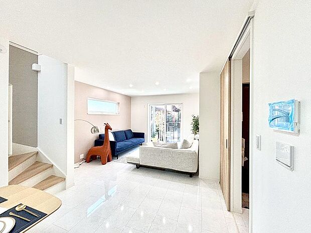 落ち着いた雰囲気のLDKは家族みんなの快適空間