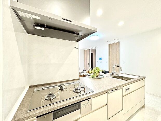 料理をしながらでもご家族との会話を楽しめる対面キッチン