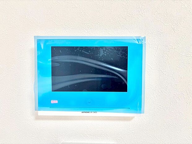 訪問者が一目でわかる安心のTVモニター付きインターホン。