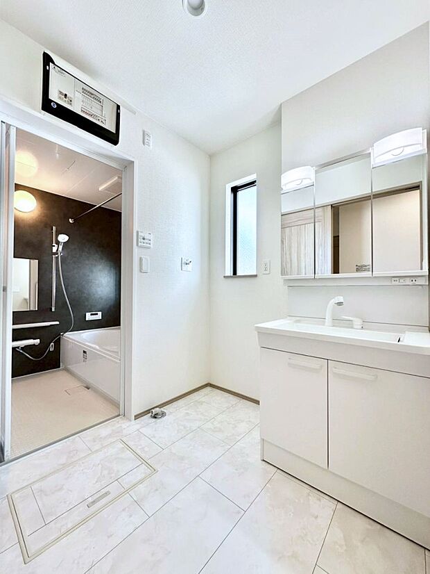 清潔感のある快適空間です。毎日の身支度も気持ち良くお使い頂けます。 