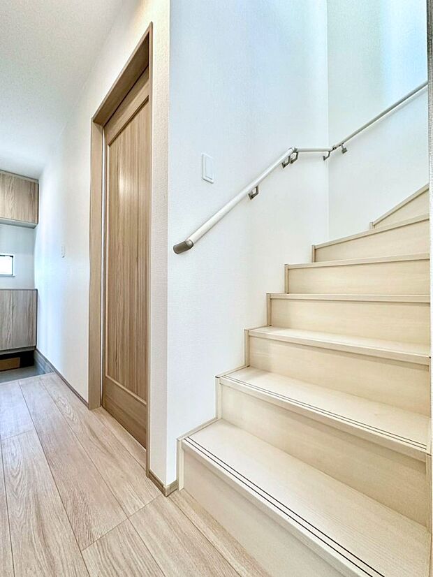 安全性を考慮し階段には手すりを設置しています
