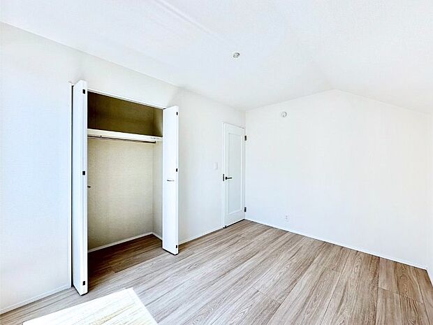 子供部屋にもおすすめな収納スペースたっぷりの居室