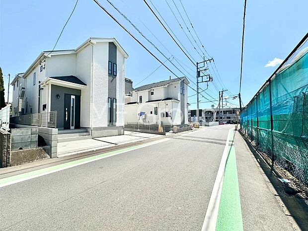 奥まった地形は、車道に面しておらず、静かでプライベート感を味わえる立地です。