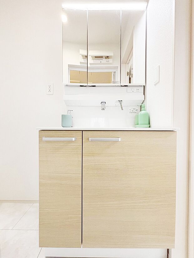 収納力と機能性に優れた洗面化粧台