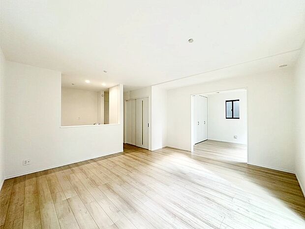 家族の笑顔が自然と生まれてくる、そんな雰囲気のダイニングに仕上がっています