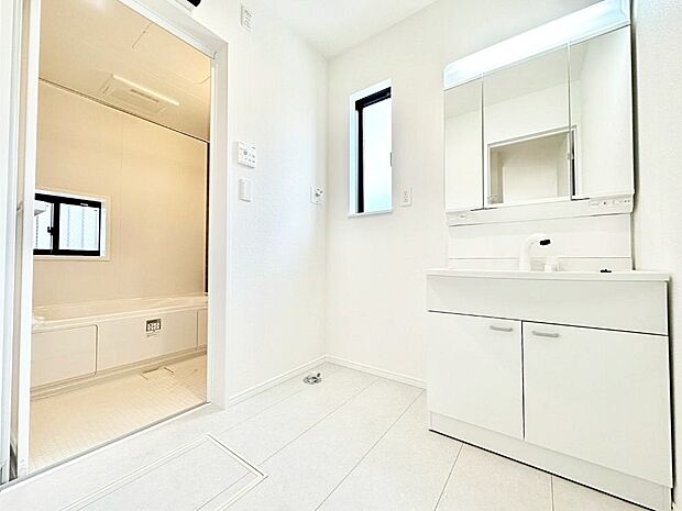 清潔感のある快適空間です。毎日の身支度も気持ち良くお使い頂けます