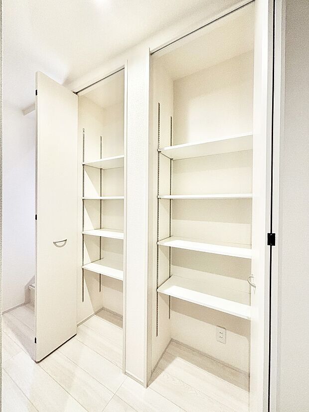 散らかりがちな玄関もスッキリの玄関収納付