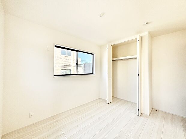 使いやすい形でベットや家具の置き方にも困ることもありません。