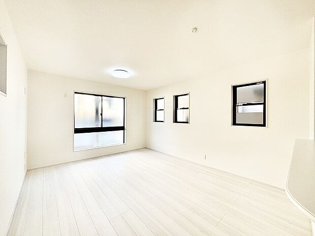 家族の笑顔が自然と生まれてくる、そんな雰囲気のダイニングに仕上がっています 