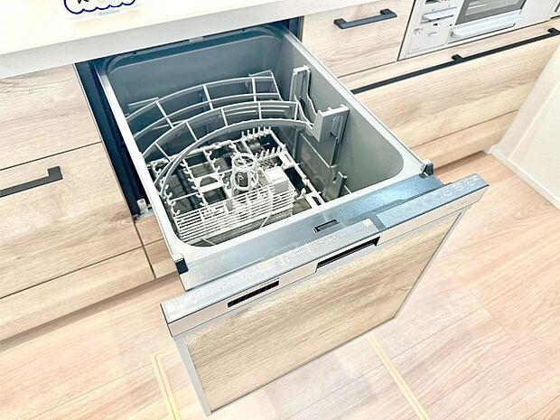 面倒なお片づけは食洗機にお任せ！家事の負担が減って、時間にも気持ちにもゆとりができます。