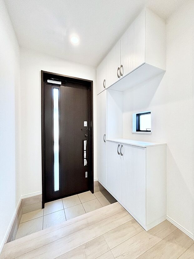 飾り棚を利用して、お越しいただくお客様をおもてなしできます。