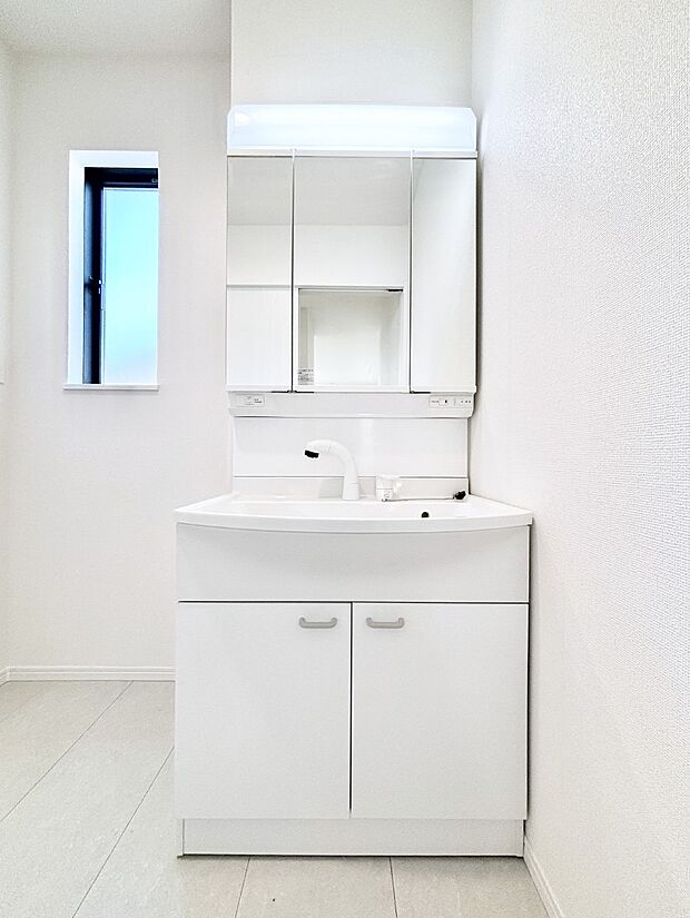 収納力と機能性に優れた洗面化粧台