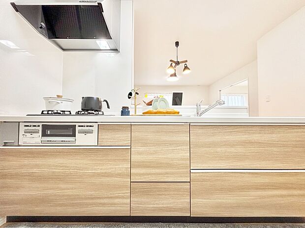 リビングで遊ぶお子様を見守りながらお料理ができる対面キッチン