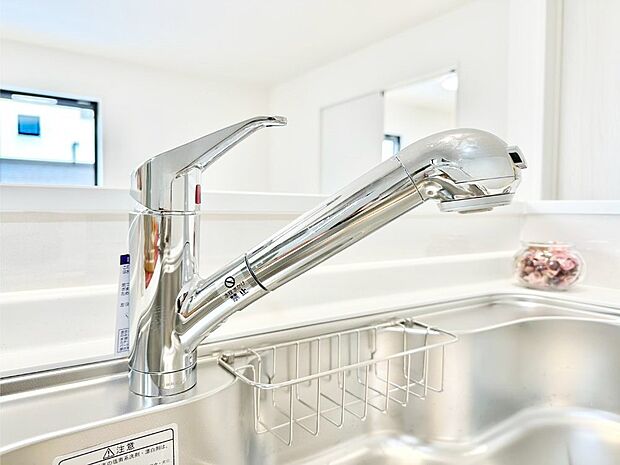 いつでも清潔なおいしいお水を。一つの水栓で水道水と浄水を使い分け。