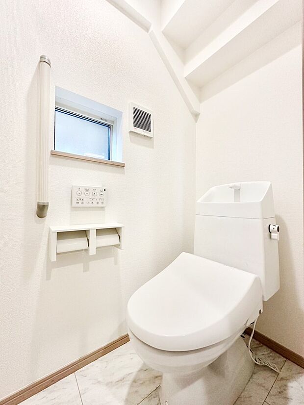 明るく清潔感のあるトイレです。 