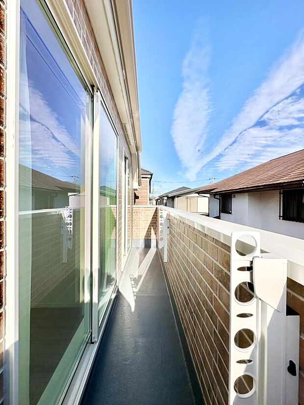 ゆったりバルコニーだから沢山お洗濯ものを干せます。