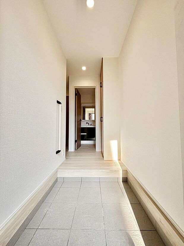 いつもきれいにしておきたい玄関ですね。