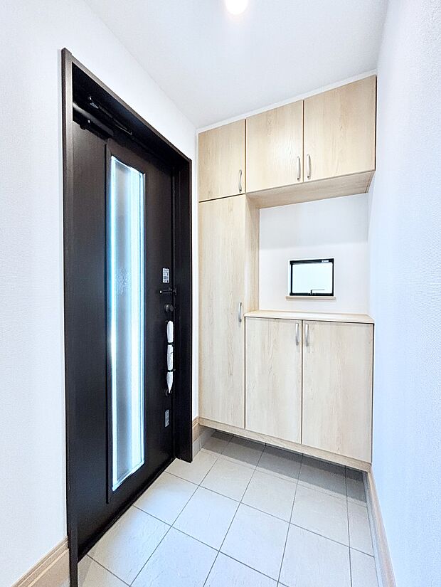 飾り棚を利用して、お越しいただくお客様をおもてなしできます。