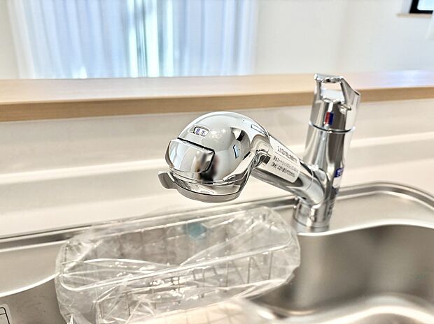 いつでも清潔なおいしいお水を。一つの水栓で水道水と浄水を使い分け。