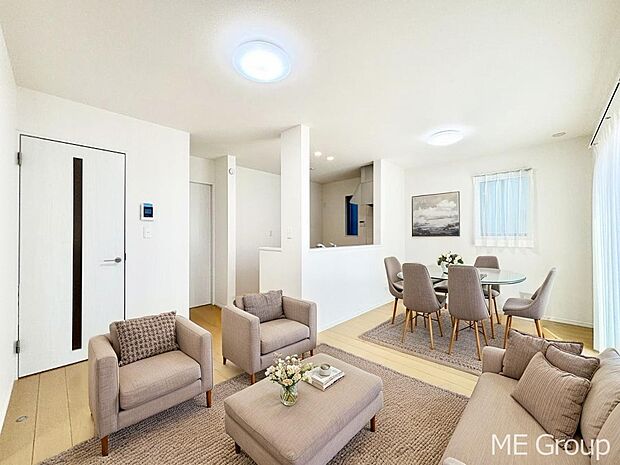 自然とご家族が集まる憩いの空間 ※家具はCGです