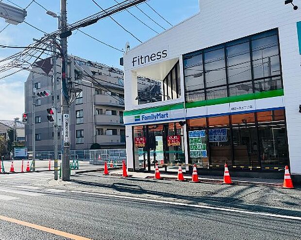 コンビニ 600m ファミリーマート 朝霞三原五丁目店