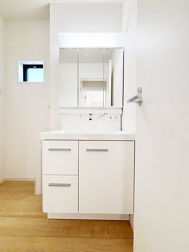 収納力と機能性に優れた洗面化粧台