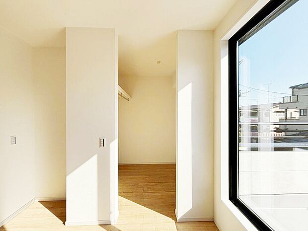 ウォークインクローゼットの活用で生活空間スッキリ