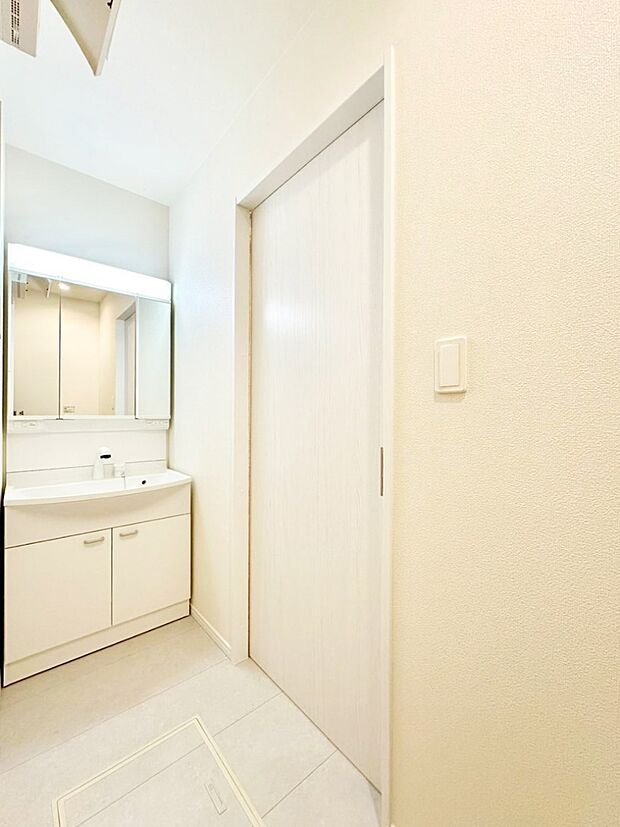 清潔感ある洗面化粧室で朝の身支度も快適