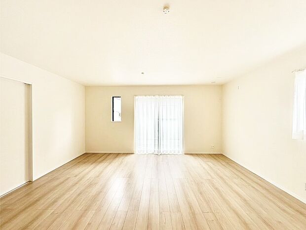 家族団らんの時間も増えそうなくつろぎのリビングダイニング。