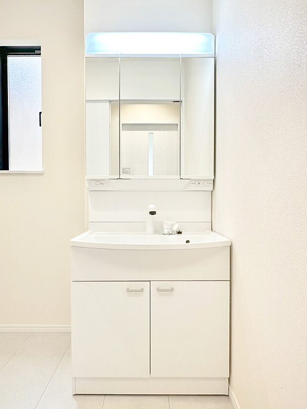 収納力と機能性に優れた洗面化粧台