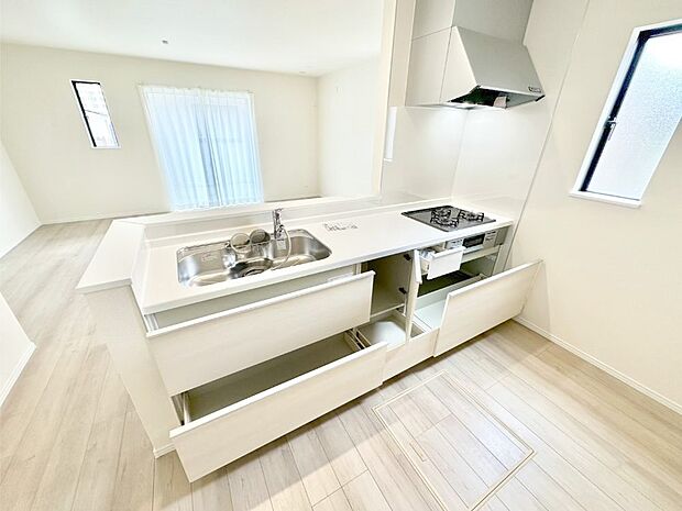 使いやすさを優先したスライド式収納タイプ!