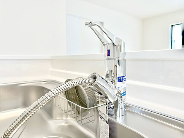 いつでも清潔なおいしいお水を。一つの水栓で水道水と浄水を使い分け。