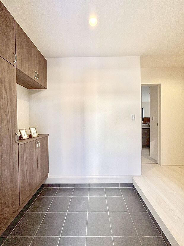 家族の帰宅やお客様をあたたかく迎える玄関