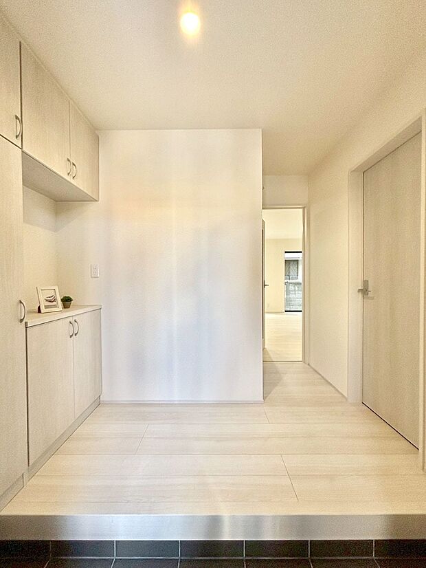 家族の帰宅やお客様をあたたかく迎える玄関  