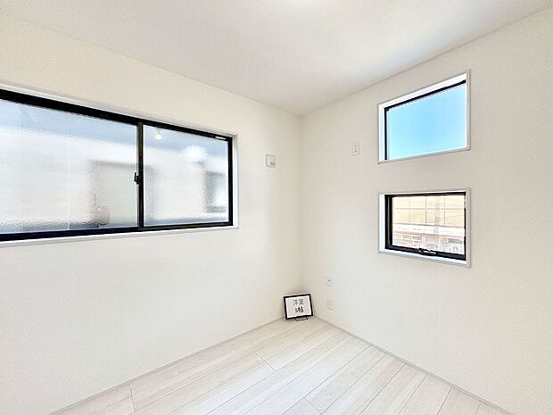 2面採光で気持ちよく自然光が取り入れられるのでお子様のお部屋にもピッタリ