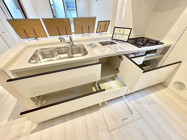 使いやすさを優先したスライド式収納タイプ!