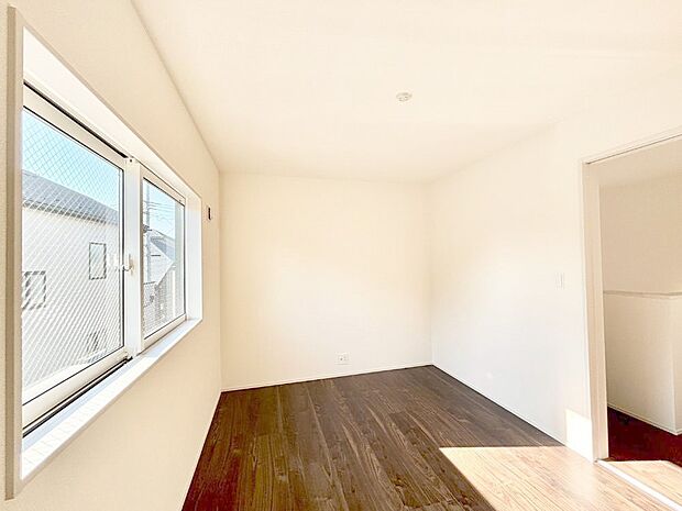 使いやすい形でベットや家具の置き方にも困ることもありません。   