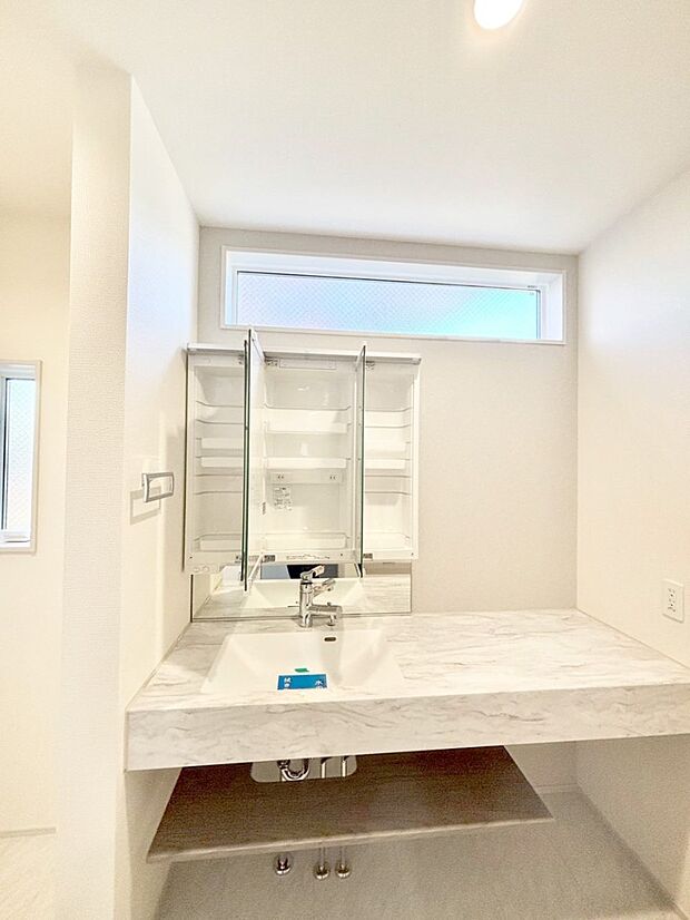 収納力と機能性に優れた洗面化粧台