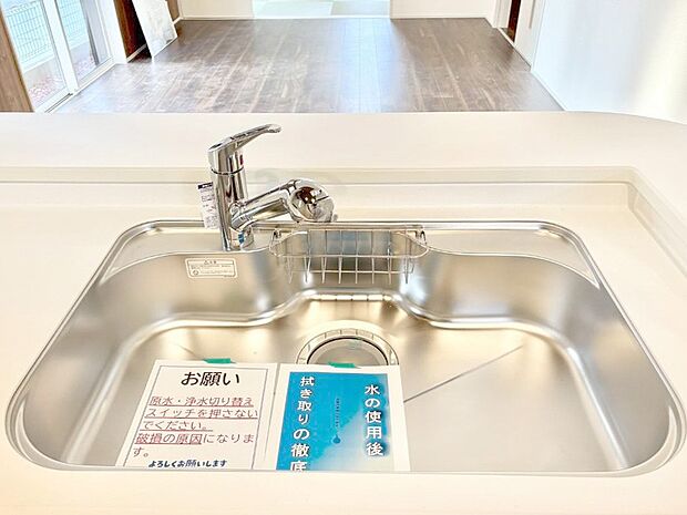いつでも清潔なおいしいお水を。一つの水栓で水道水と浄水を使い分け。