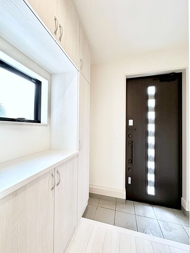 飾り棚を利用して、お越しいただくお客様をおもてなしできます。