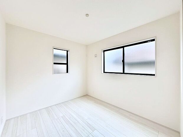 使いやすい形でベットや家具の置き方にも困ることもありません。