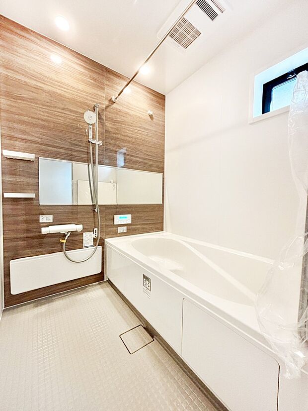 落ち着いた雰囲気でゆっくりお寛ぎいただけるバスルーム