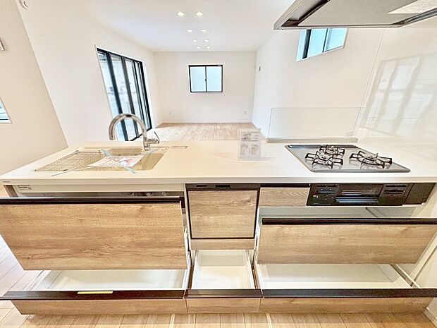 使いやすさを優先したスライド式収納タイプ!